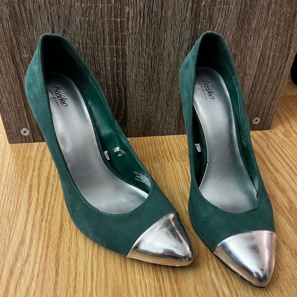 Two-tone heels. Size 7.